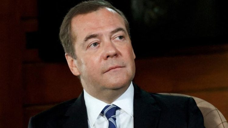 Medvedev: Rusia duhet të rrisë prodhimin e tankeve