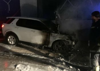 Digjen katër vetura në Budva, dy nga to bartnin targa ukrainase