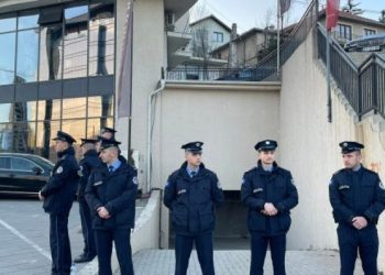 Vijon bastisja në shtëpinë e ish-këshilltarit të Thaçit