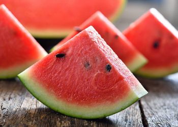 Konsumimi i këtyre ushqimeve ua pastron enët e gjakut