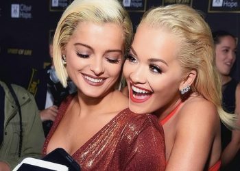 Rita e ftuar në ndejën ku Bebe performonte, dy bashkëkombëset ribashkohen në Los Angeles