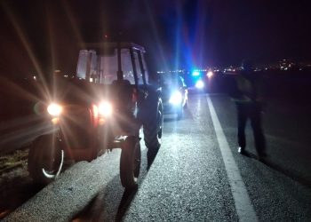 Po ngiste traktorin në autostradë, intervenon policia