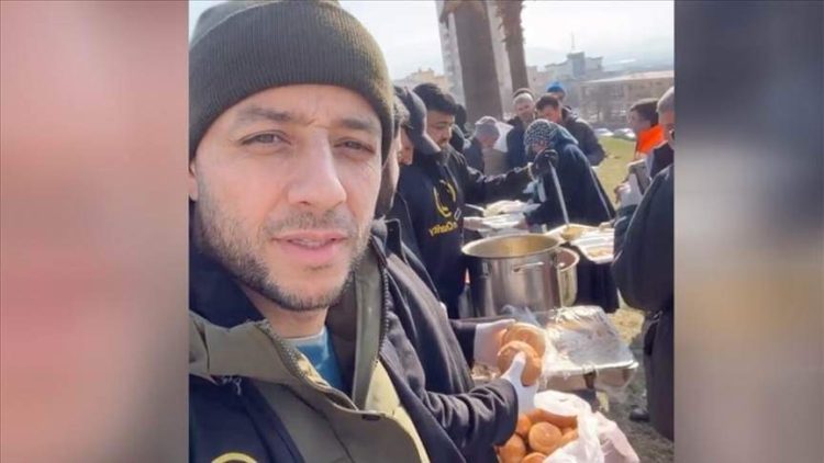 Maher Zain shpërndan ushqim për të prekurit nga tërmetit