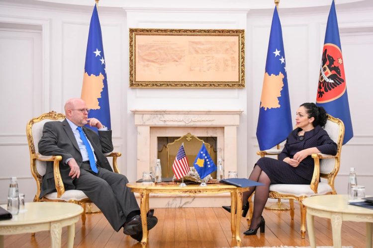 Osmani takohet me ambasadorin Hovenier