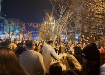 Këngë e valle në sheshet e Prishtinës, vazhdon festa për 15-vjetorin e Pavarësisë