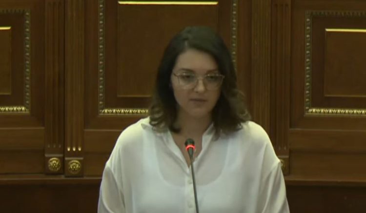 Deputetja e VV-së: Të bëhemi bashkë dhe ta themi njëzëri “Zajednica nuk kalon”