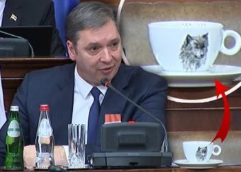 Vuçiç në Kuvendin e Serbisë, detaji që e shoqëron…ujku