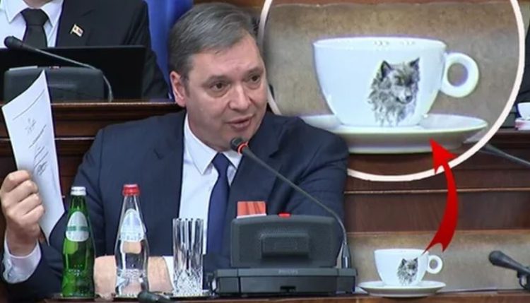 Vuçiç në Kuvendin e Serbisë, detaji që e shoqëron…ujku
