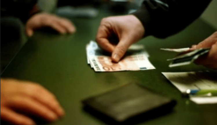 Ferizaj: Arrestohen dy persona për fajde, ua dhanë 20 mijë euro kërkuan t’ua kthejnë 73 mijë