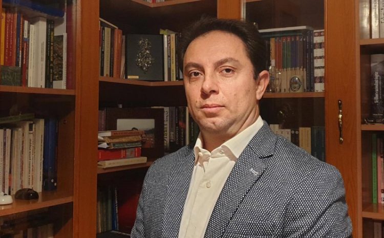 Nga një Micotaqis te tjetri