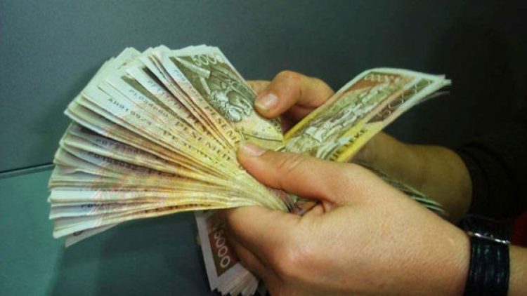 Paga minimale në Shqipëri mbetet më e ulëta në Evropë, thellohet diferenca me rajonin