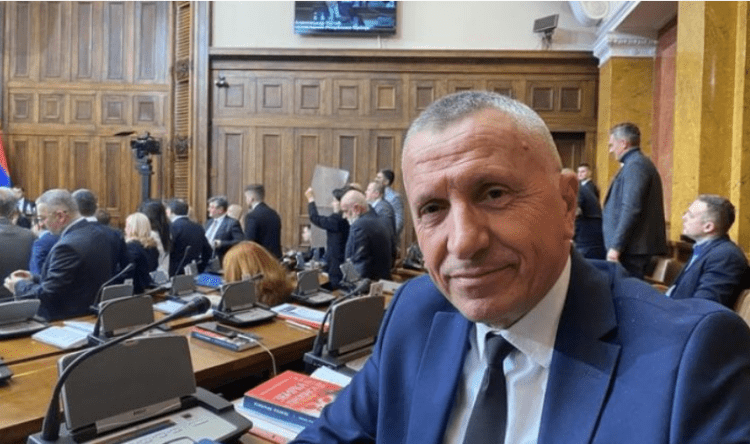 Deputeti Kamberi për seancë e Parlamentit të Serbisë: Rrëmujë dhe albanofobi