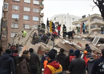 Ekipe shpëtimi nga Holanda dhe Rumania nisen për të ndihmuar Turqinë pas tërmetit shkatërrues