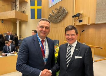 Deputeti Bajqinovci takohet me kryetarin e Parlamentit të Suedisë