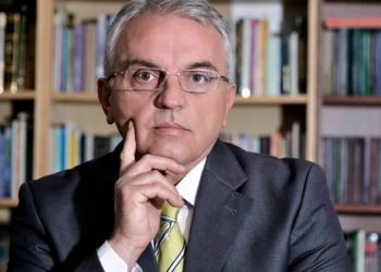 Hipokritët më të poshtër janë njerëzit që shtirren se janë kundër pushtetit, a në anën tjetër …
