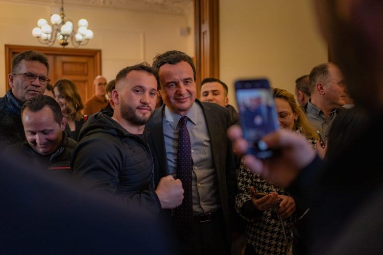 Kurti e përmbyll vizitën dyditore në Strasburg me një takim me mërgatën