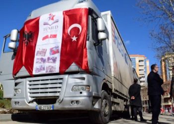 Kamioni i dhjetë me ndihma nga Tirana u nis drejt Turqisë