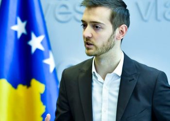 Këshilltari i Bislimit: Vuçiqi tha nuk nënshkruaj me Kosovën por në kohën e Isa Mustafës e kishte bërë