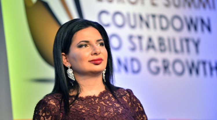 Prej kohësh në kërkim nga FBI, arrestohet “mbretëresha e kriptovalutës”