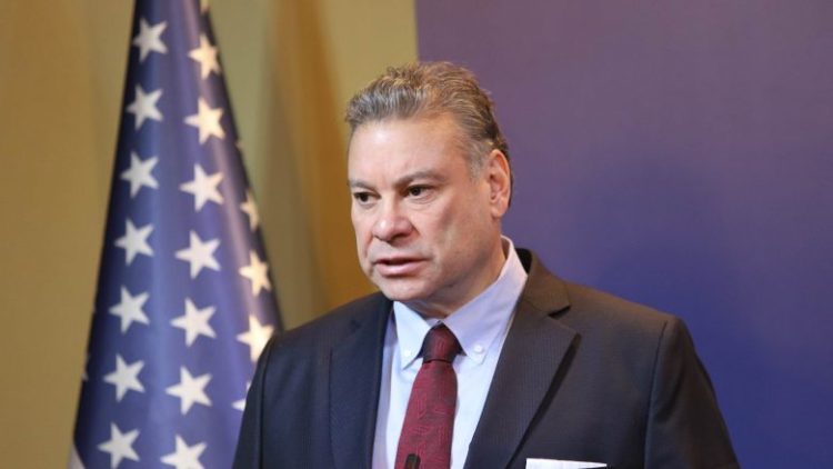 Escobar në Prishtinë: Nga takimi në Ohër pres lajme të mira