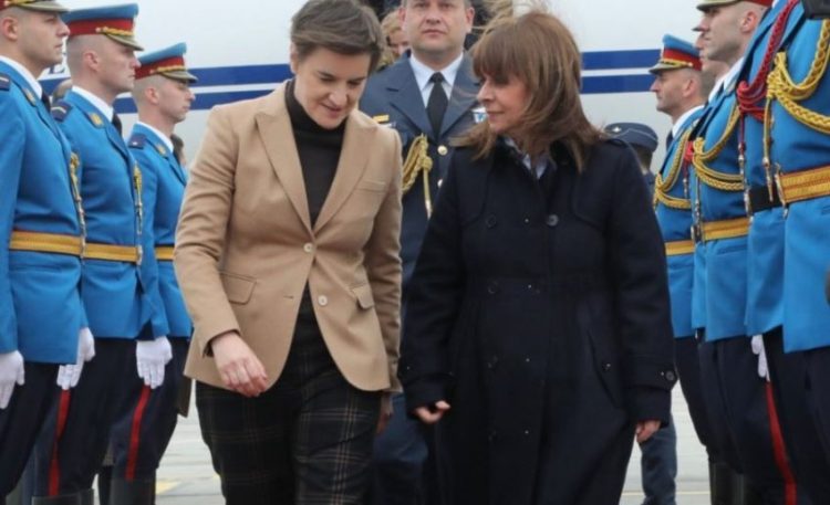 Deklaroi se nuk do ta njohë Kosovën, presidentja greke pritet në Serbi nga Bërnabiq