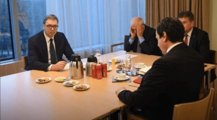 Qëndro Kryeministër!