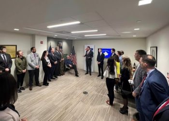 Konjufca takoi mërgatën në Uashington: Dyert e investimeve janë të hapura