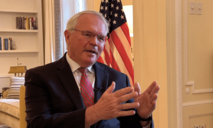 Ambasadori Hill tregon se si do të jetë Asociacioni