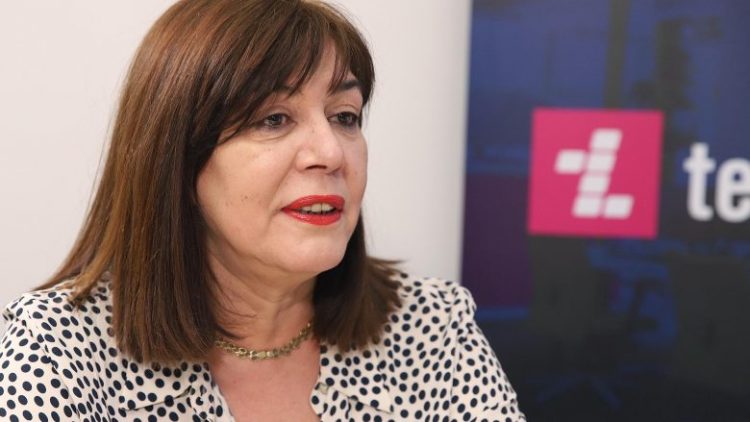 Profesoresha: Për Kosovën është përdorë kamxhiku, Serbinë e kanë ledhatuar më shumë