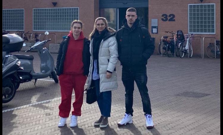 “Gjithmonë ditëlindjet bashkë”- Bashkëshortja me dy fëmijët viziton Rexhep Selimin me rastin e ditëlindjes