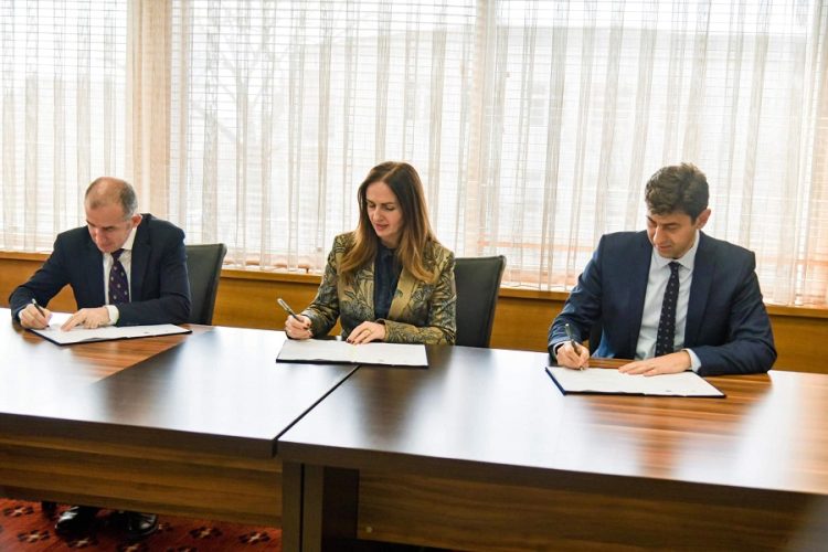 MASHTI dhe UP arrijnë ujdi për reforma përmbajtësore në arsim