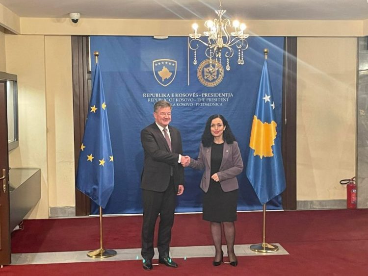 Osmani pret në takim Lajçakun