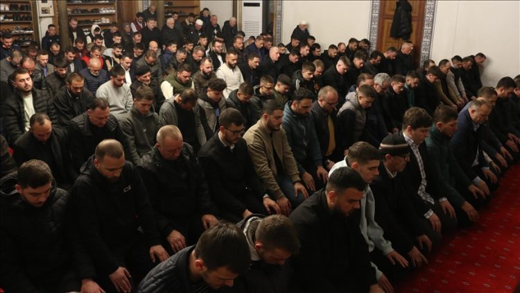 Në Kosovë, Shqipëri dhe Maqedoni falet namazi i parë i teravisë