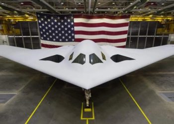 Forcat Ajrore amerikane publikojnë fotografi të reja të bombarduesit bërthamor B-21 Raider
