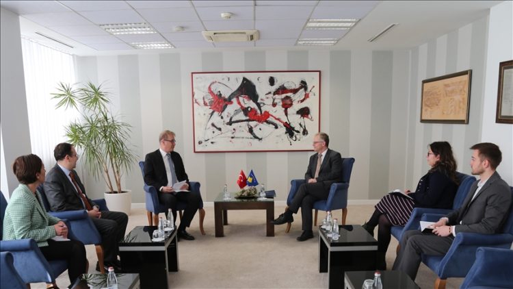 Zv/kryeministri Bislimi priti në takim diplomatin e lartë turk Ilhan Saygılı