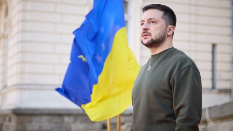 Zelensky po vazhdon me shkarkimin e zyrtarëve të lartë