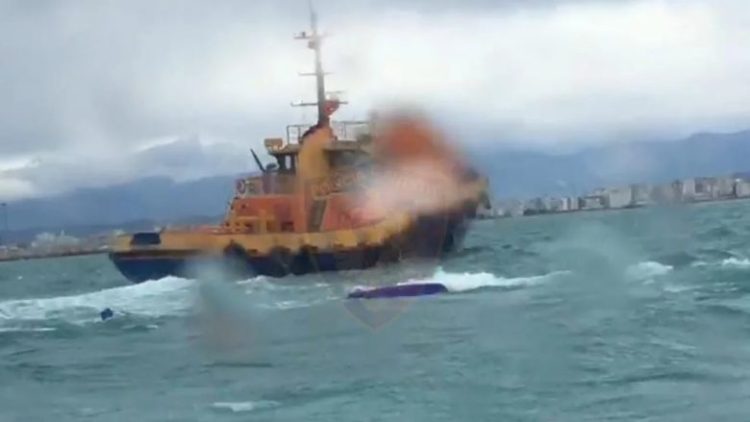 Policia shpëton dy persona në Durrës, po u rrezikohej jeta për shkak të dallgëve dhe erës së fortë