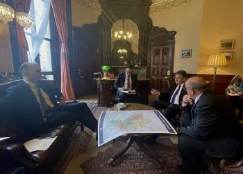 Harta e Ballkanit në mes të tryezës në Londër, Lajçak i njofton britanikët për zhvillimet në dialogun Kosovë-Serbi