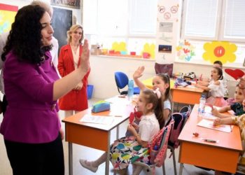 Osmani uron 7 Marsin: Mësueset e mësuesit janë heronj të dijes