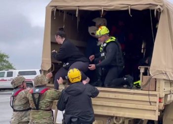 Stuhia e fuqishme godet Kaliforninë, dy persona humbin jetën – mijëra evakuohen