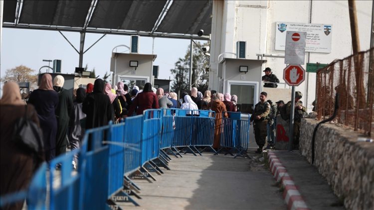 Forcat izraelite penguan një numër palestinezësh të hynë në xhaminë Al-Aksa