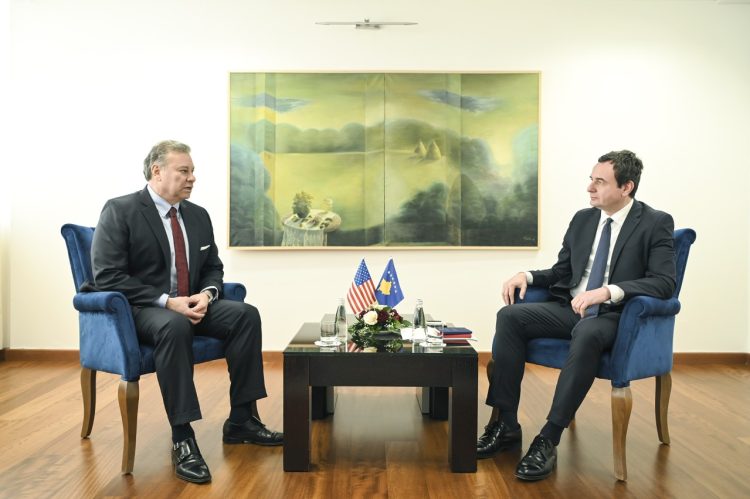 Zbardhen detajet e takimit Kurtit-Escobar: Kryeministri do njohje, ajo s’përmendet në planin e BE-së