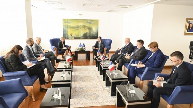 Pas takimit në Ohër, Kurti takon ambasadorët e akredituar në Kosovë