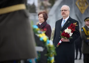 Presidenti i Letonisë vizitë në Kiev, takohet me Zelenskyn