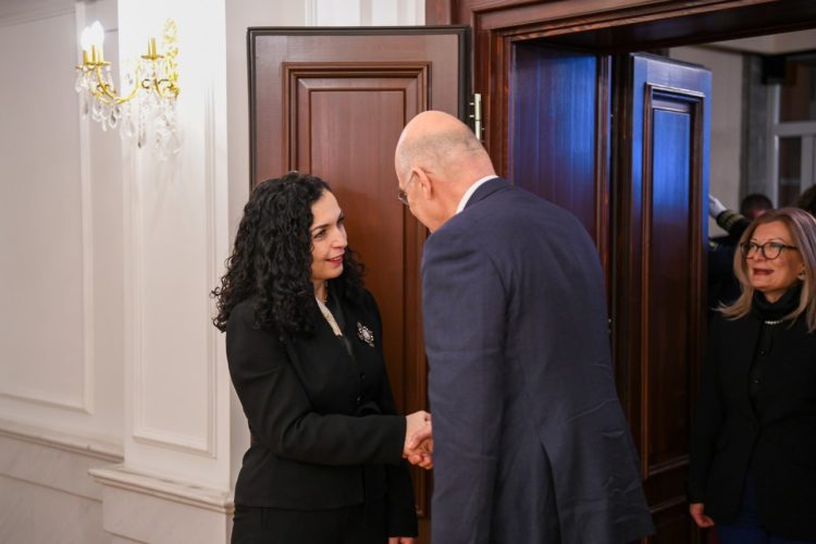 Osmani diskuton me ministrin e Jashtëm grek për dialogun Kosovë-Serbi