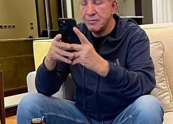 Pacolli e thumbon Kurtin që piu raki në Gllogjan