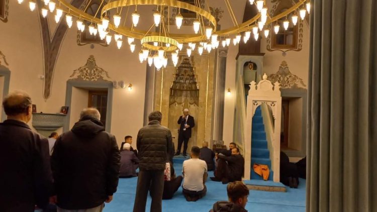 Xhamia e Çarshisë hap dyert për besimtarët! (FOTO)