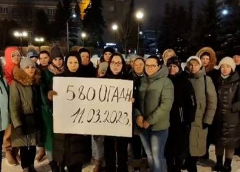 Nënat dhe gratë ruse porosi Putinit: Mos i dërgoni djemtë dhe burrat tanë në luftë