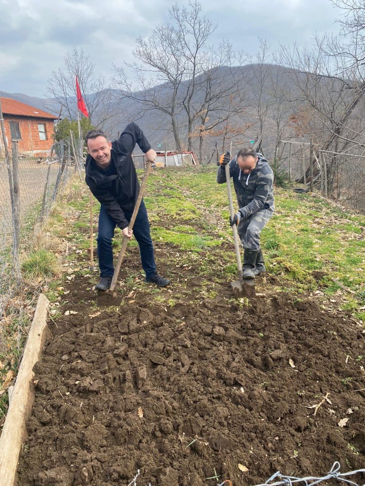 S’ndalet Peci as në vikend, viziton fshatrat e Leposaviqit