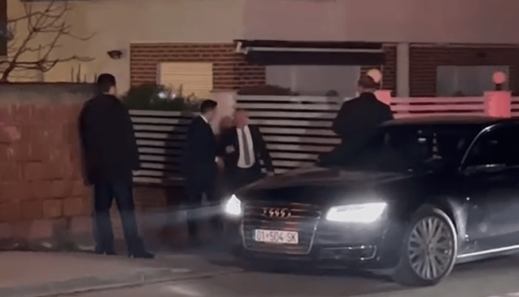 Përfundon takimi i Escobarit me opozitën